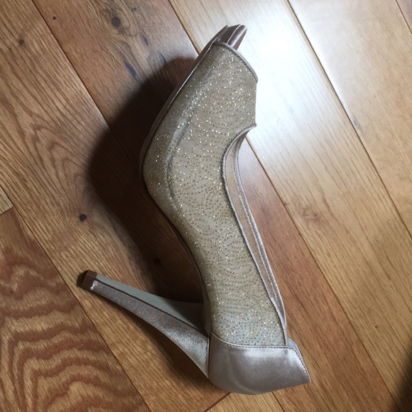 Gold shoes - Picture 3 of 5